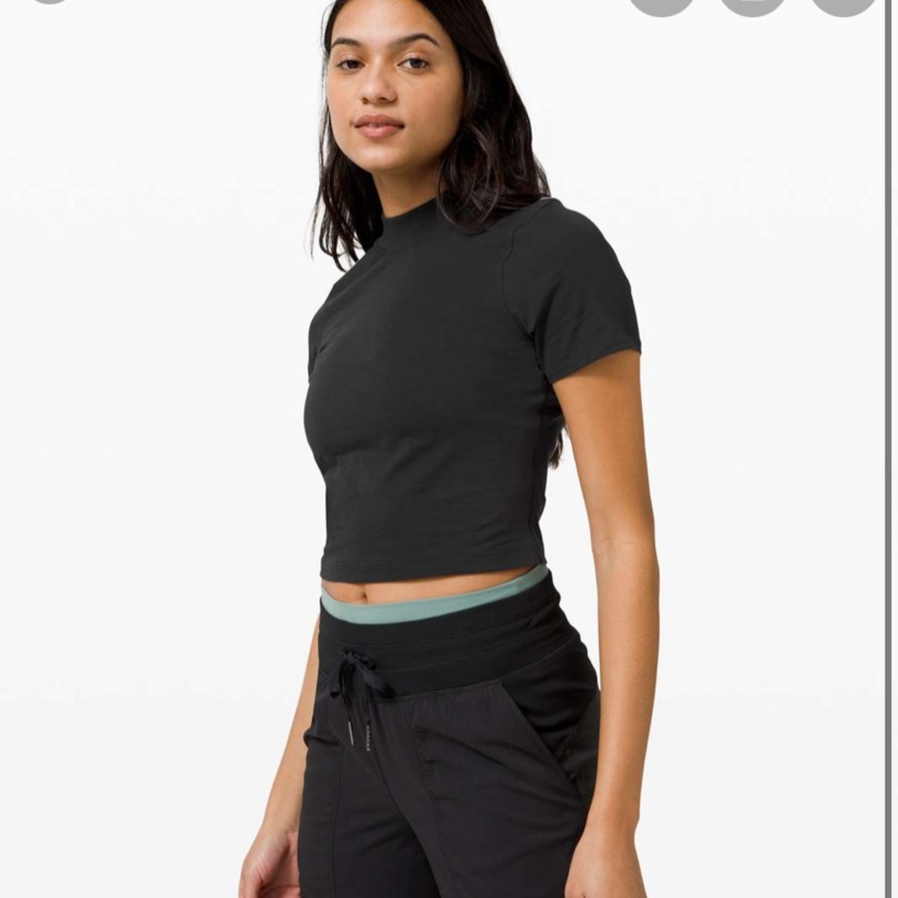 LULULEMON KITSILANO MOCK NECK CROPPED TEE SIZE 4